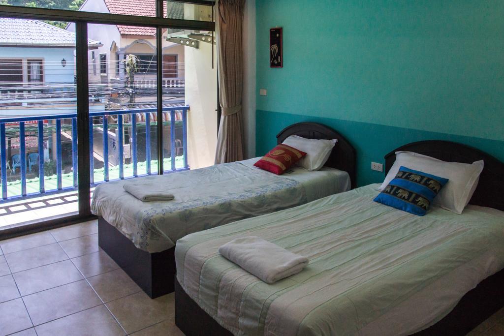 Patong Bay Guesthouse Екстериор снимка