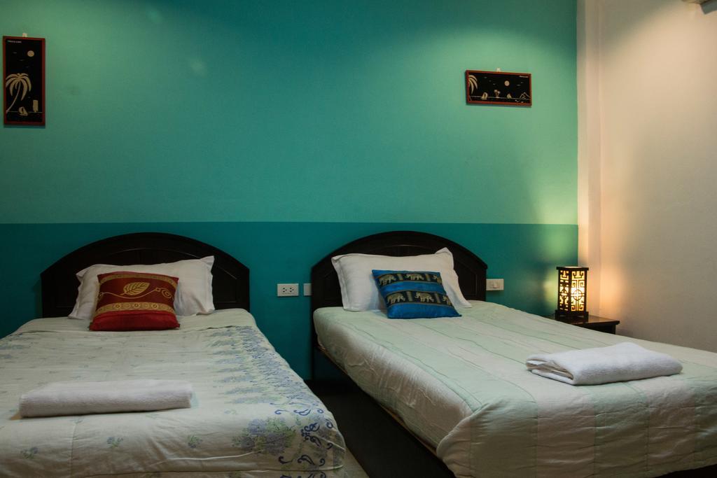 Patong Bay Guesthouse Екстериор снимка