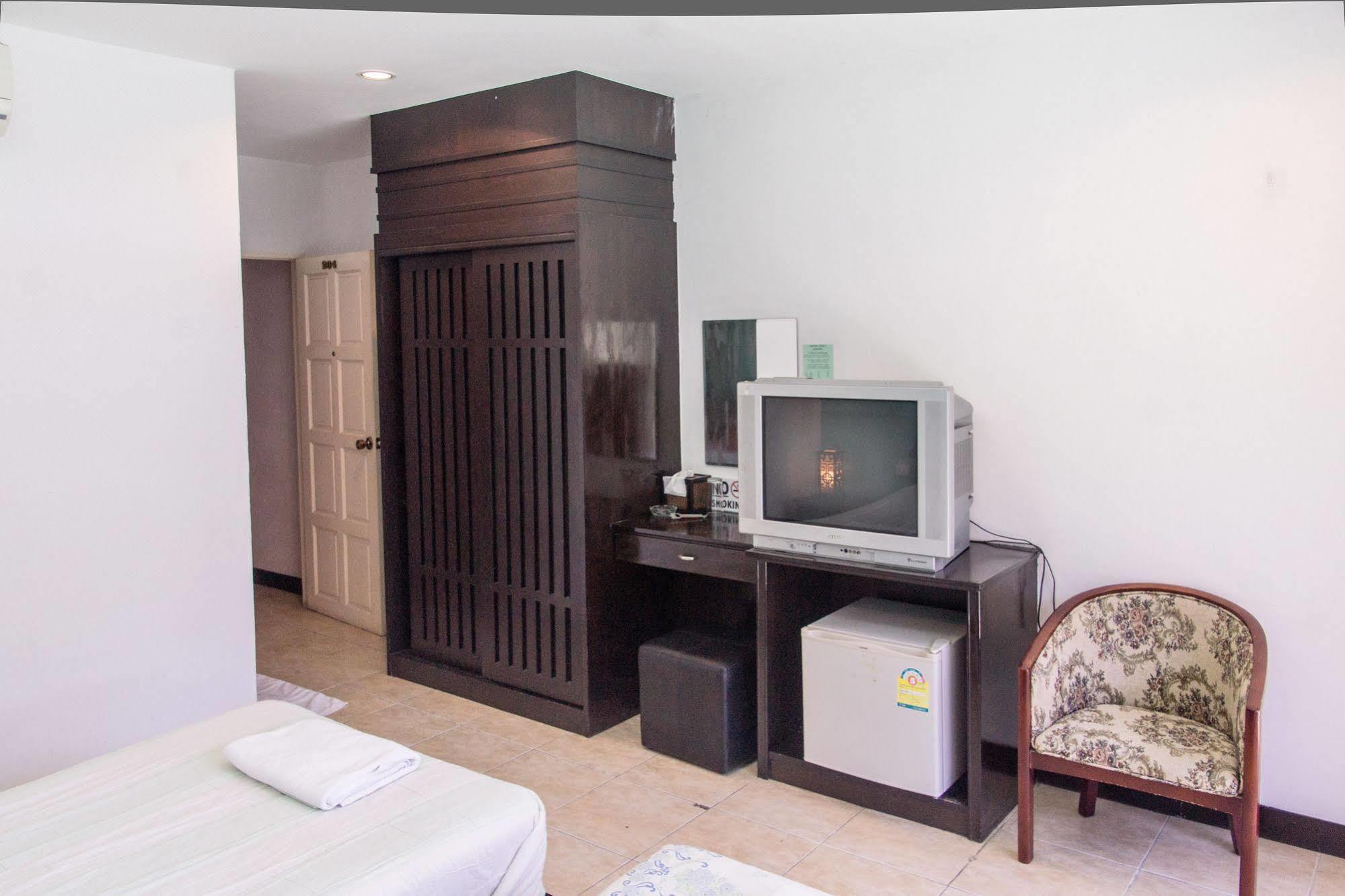 Patong Bay Guesthouse Екстериор снимка