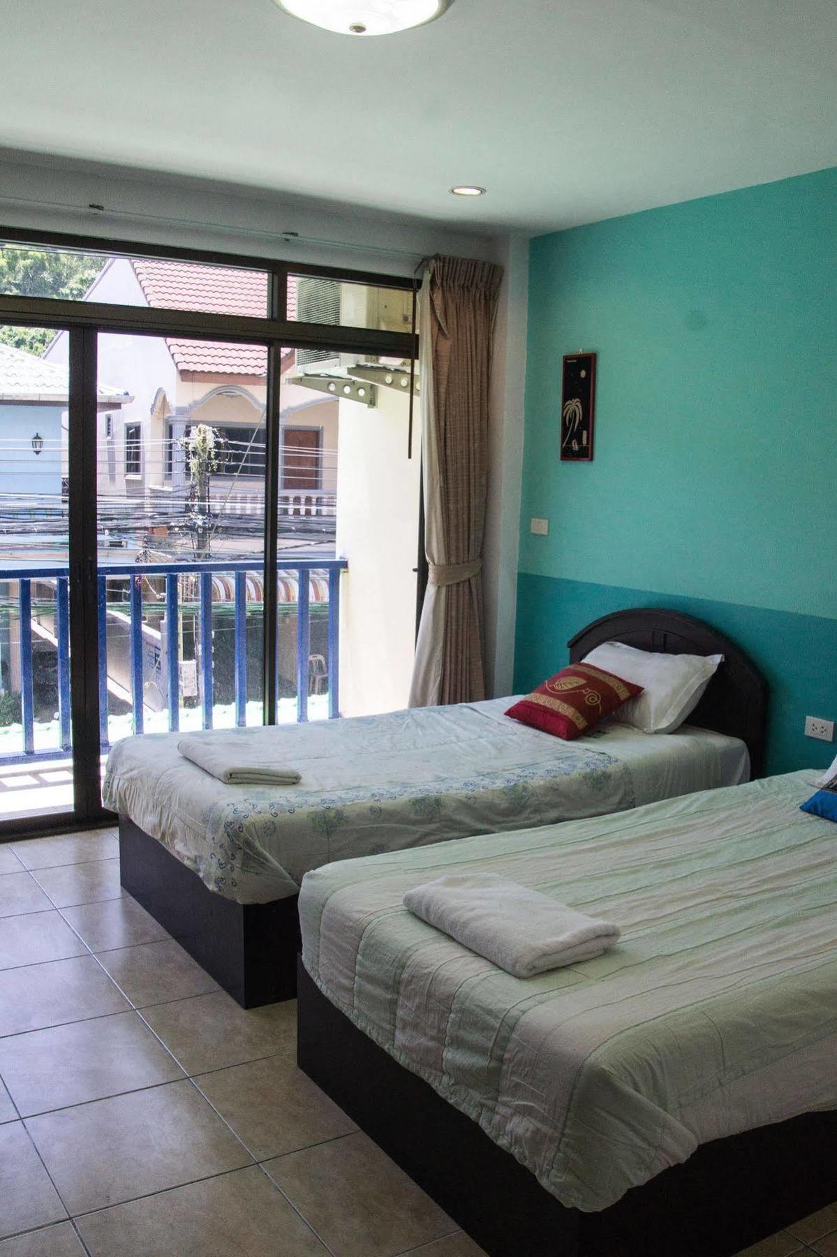 Patong Bay Guesthouse Екстериор снимка