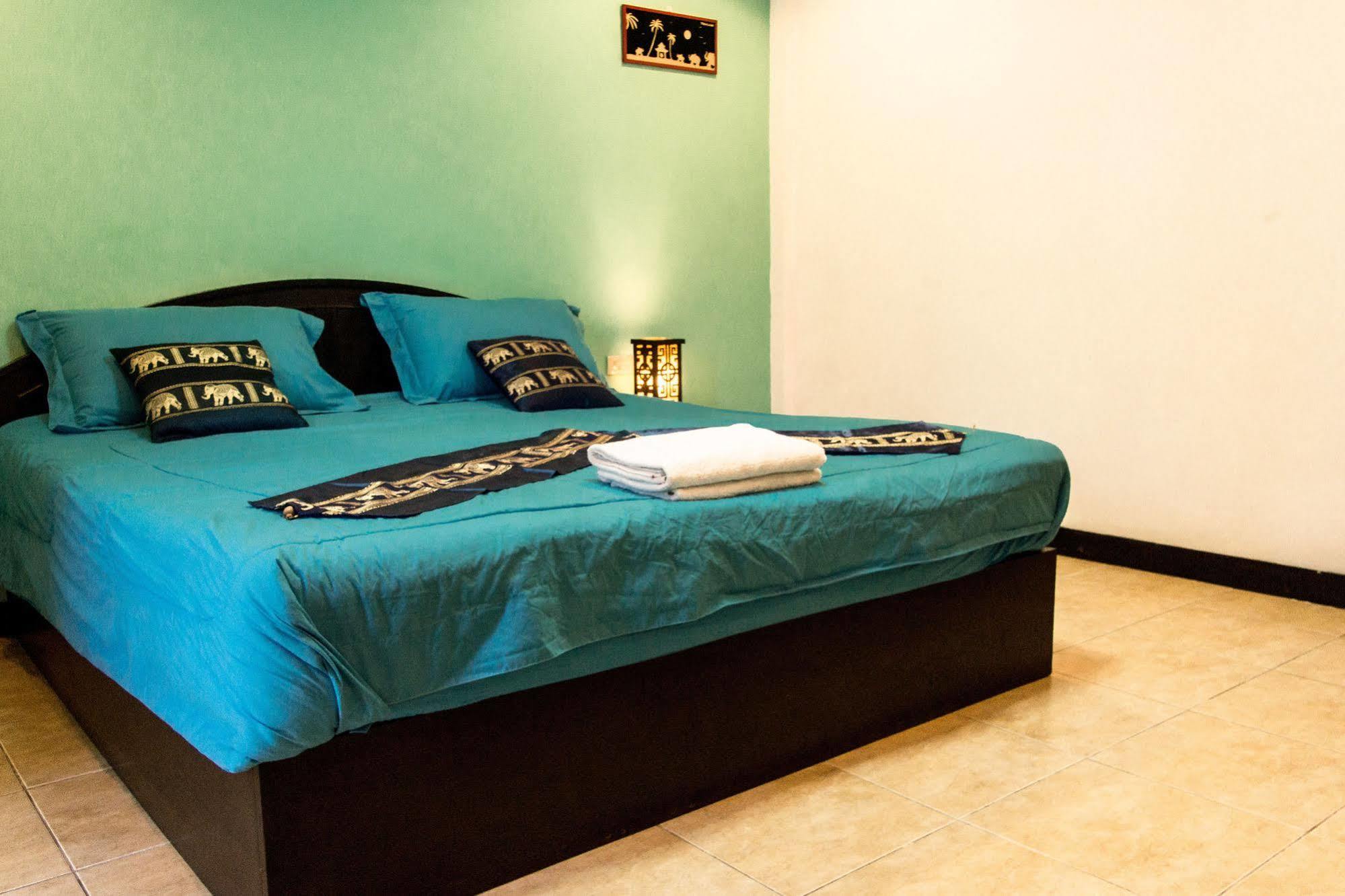 Patong Bay Guesthouse Екстериор снимка